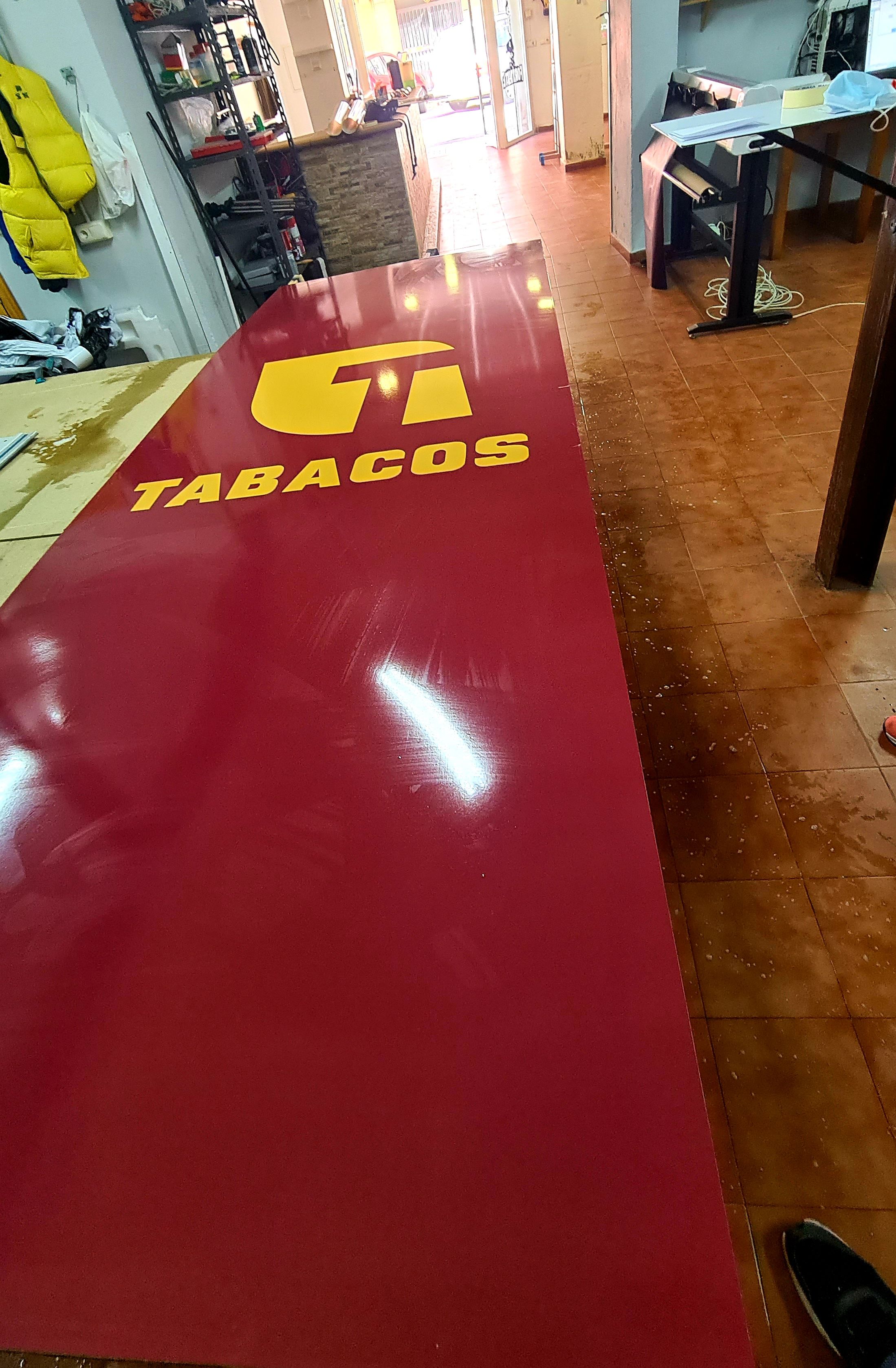 Detalle de bandeja de composite